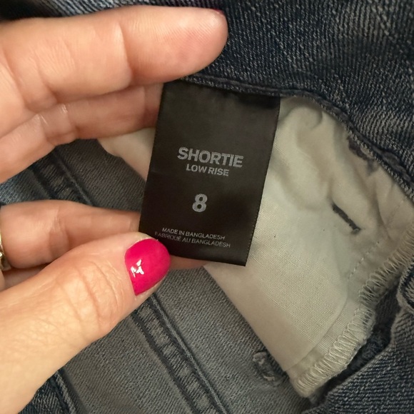 Express shortie low rise shorts • Women’s size 8 - Picture 2 of 7